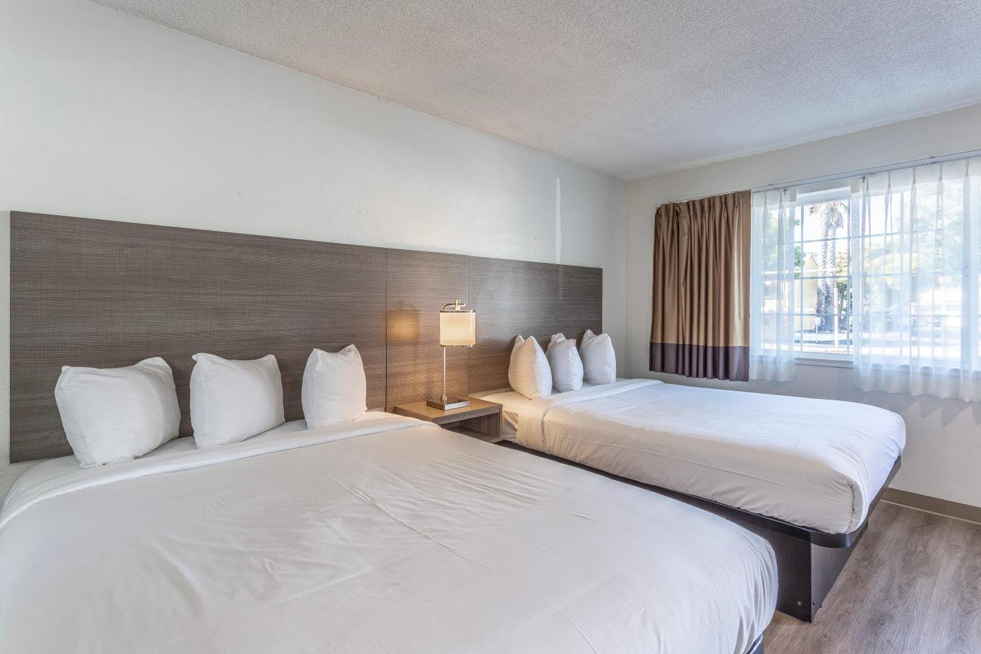 Coastal Breeze Inn มอร์โรเบย์ ภายนอก รูปภาพ
