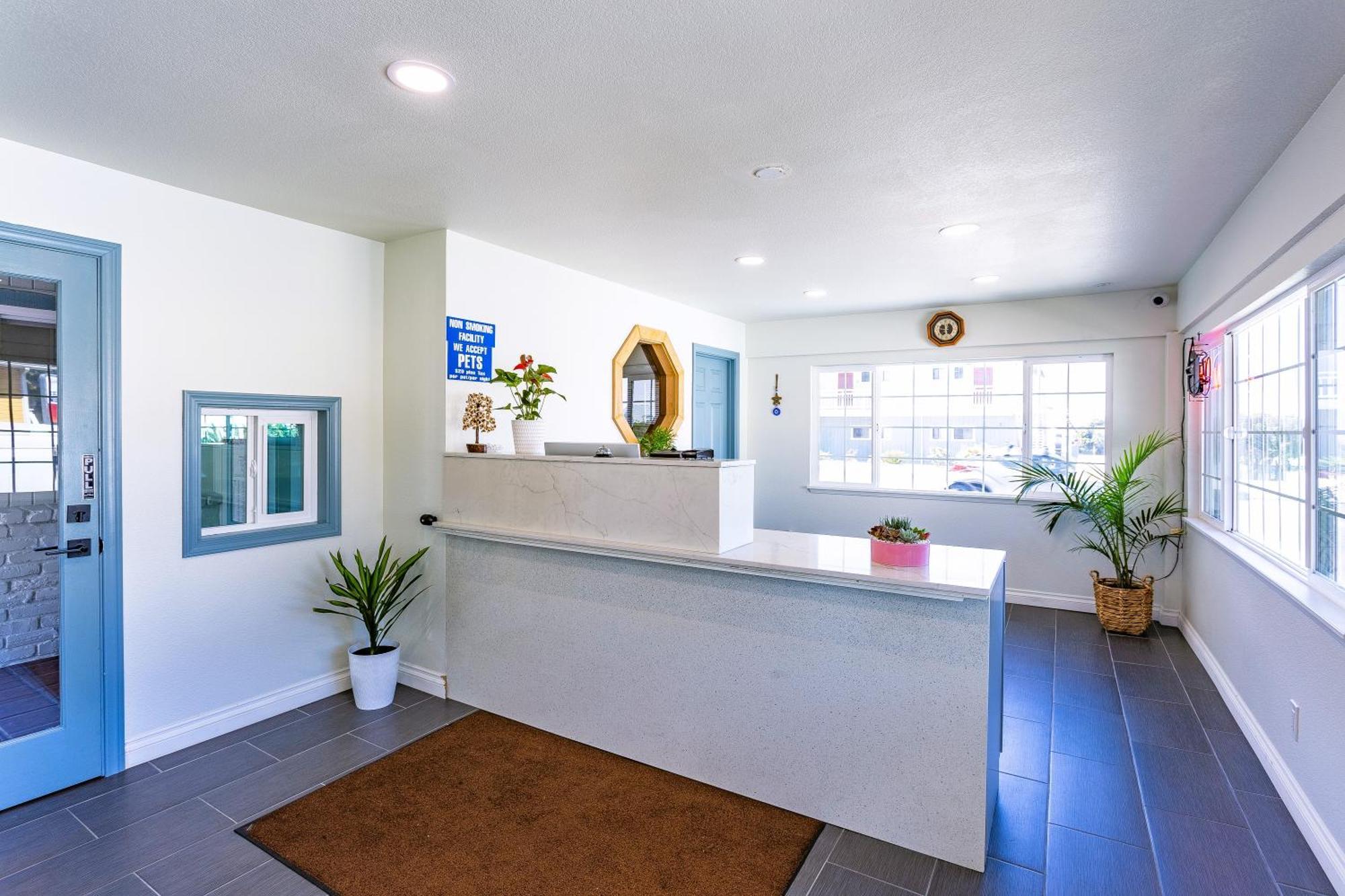 Coastal Breeze Inn มอร์โรเบย์ ภายนอก รูปภาพ